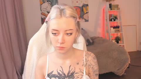 Sophie  online show from February 3, 3:53 am