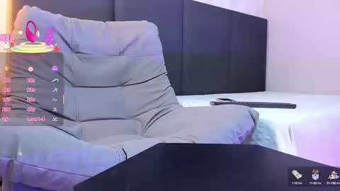 sophieharris__ online show from September 15, 8:10 pm