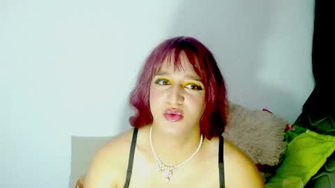 Snapshot of sophiehillsxo chatting on February 23, 6:38 am sophiehillsxo online show from February 23, 6:38 am