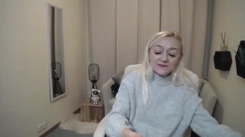 sophiekittyy online show from February 12, 7:45 am