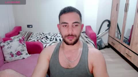 luis online show from February 24, 10:02 pm