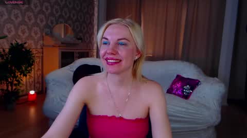 Lisa online show from April 4, 4:08 am