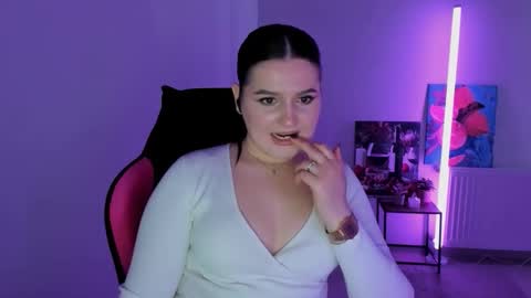 Jennie online show from April 7, 1:35 pm