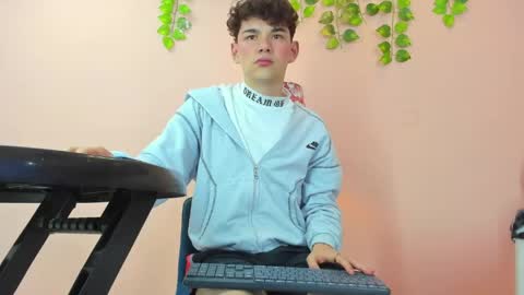 soyfelipx online show from June 9, 6:24 am