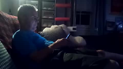 Snapshot of sparkyspeedway chatting on September 17, 1:42 am sparkyspeedway online show from September 17, 1:42 am