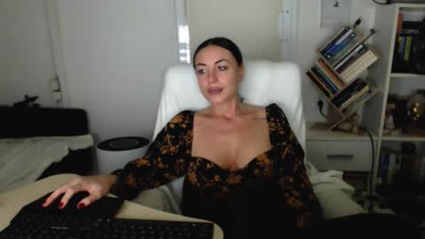 Snapshot of spicemint chatting on October 18, 6:34 pm Carla online show from October 18, 6:34 pm