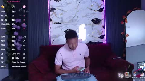 Snapshot of spicyboys_ chatting on October 18, 1:43 am online show from October 18, 1:43 am