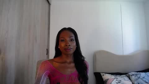 Reychell Millan  online show from February 25, 7:06 pm