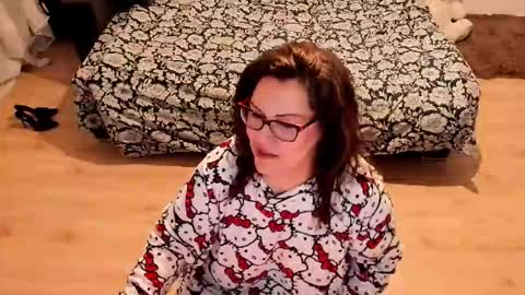 Snapshot of squirt_kimmm chatting on October 2, 12:48 pm Kim online show from October 2, 12:48 pm