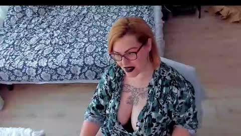 Kim online show from March 8, 1:37 pm