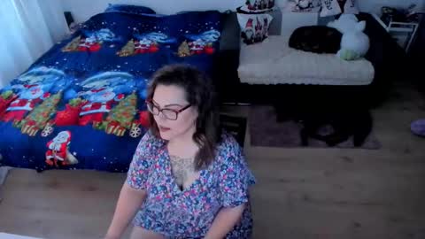 Kim online show from December 4, 2:05 pm