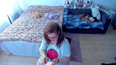 Kim online show from December 18, 11:49 am