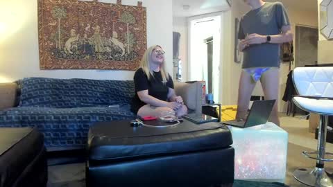 Snapshot of squirt_vip_room chatting on December 8, 1:30 am Roxy Day  Mossimo Knight online show from December 8, 1:30 am