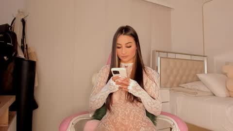 Laura online show from October 6, 3:35 am