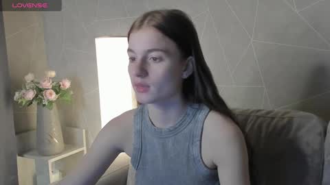 Stacey GMT5 Mo Tu We Th Fr Sa 3am -10am online show from December 13, 1:26 am