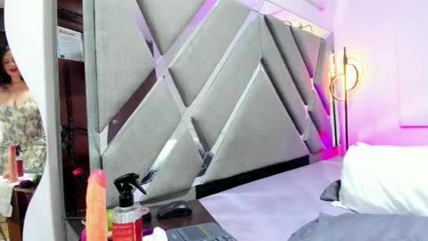 Stacy online show from February 20, 7:49 pm