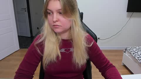 Stacy  online show from December 12, 4:10 pm