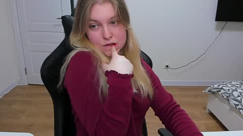 Stacy  online show from January 3, 7:07 pm