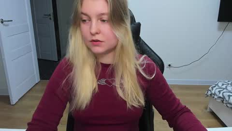 Stacy  online show from December 8, 3:56 pm