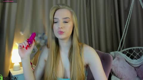 Stacy Mon Tue Wed Thu Fri Sun GMT GMT 3 1000am - 0400pm  online show from April 8, 9:34 am