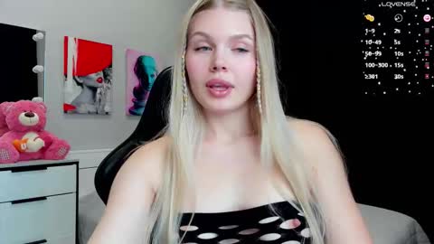 Snapshot of starlight_2004 chatting on October 12, 6:28 am Caroline online show from October 12, 6:28 am
