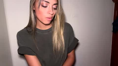 Mia online show from April 11, 12:59 am