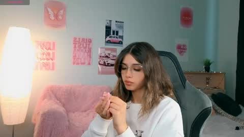 Sara online show from May 28, 1:20 pm