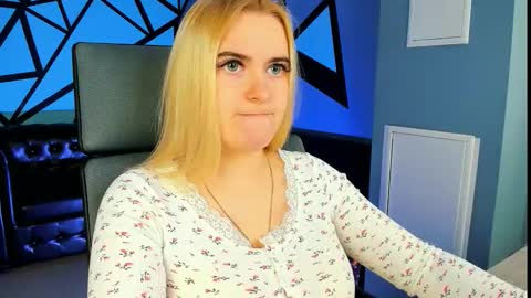 stef_nicks online show from February 21, 9:23 am