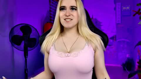 stef_nicks online show from April 10, 9:14 am