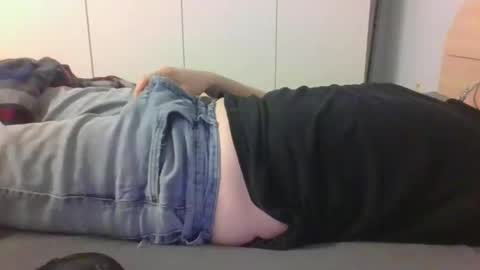 stefan951753 online show from April 13, 8:13 pm