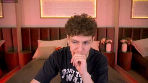 Esrefan online show from February 20, 7:49 pm