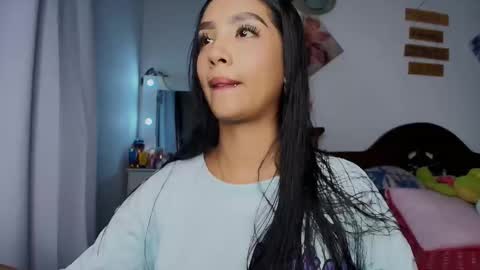 Im MiaIts my first day here  online show from October 25, 1:17 am