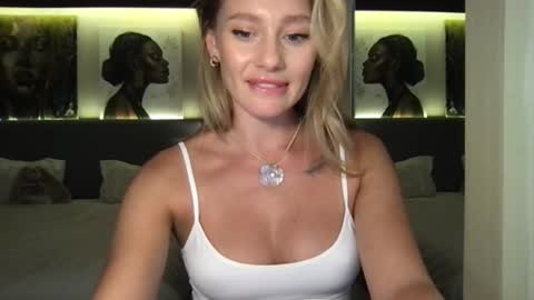 Stella online show from October 14, 2:20 pm