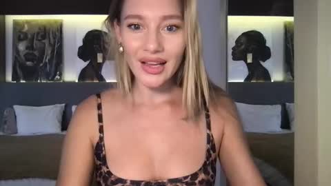 Stella online show from December 2, 2:32 am