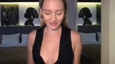 Stella online show from December 3, 2:34 am