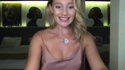 Stella online show from October 13, 2:19 pm