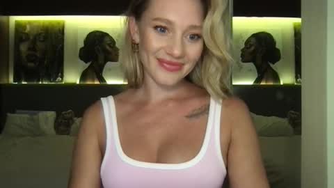 Stella online show from October 15, 2:51 pm