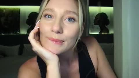 Stella online show from October 17, 2:32 pm