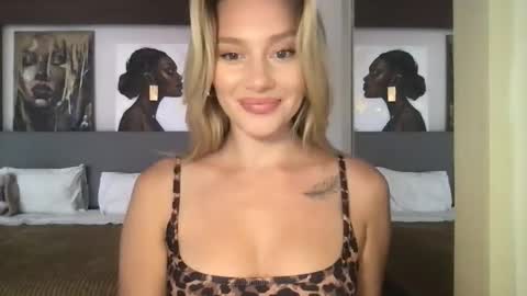 Stella online show from November 29, 3:25 am