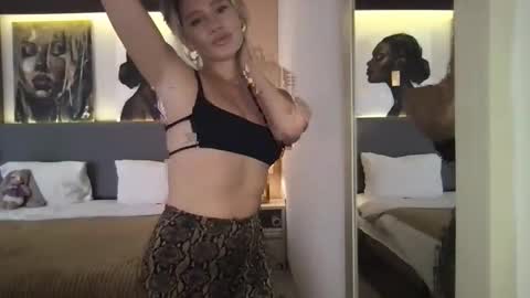 Stella online show from November 26, 3:26 am