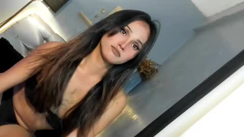 Stella Siner online show from May 12, 6:00 am