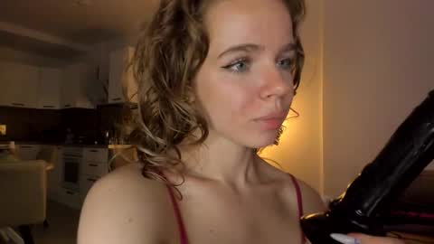Snapshot of stella_vans chatting on October 6, 10:22 am Asella online show from October 6, 10:22 am