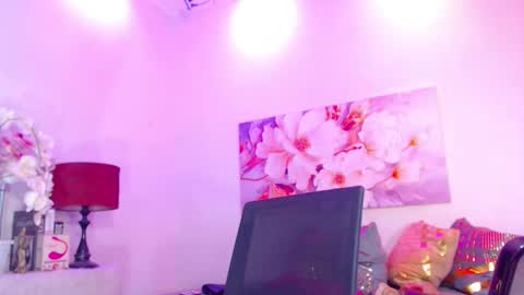 CALL ME STELLA online show from January 13, 7:49 am