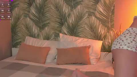 stellapierces online show from April 21, 12:34 pm