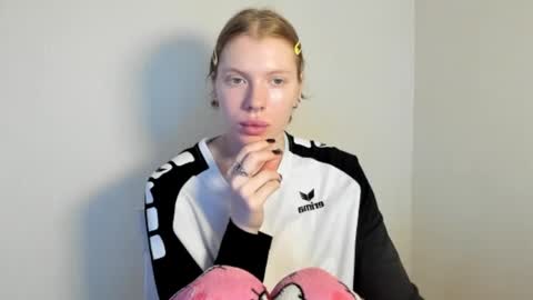 S T E L L A online show from November 6, 10:07 am