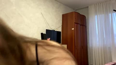 Stephani online show from April 4, 2:57 pm