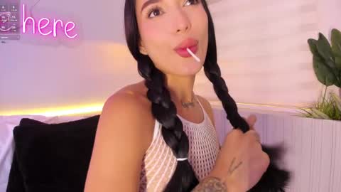 Stephany  online show from November 8, 5:05 pm