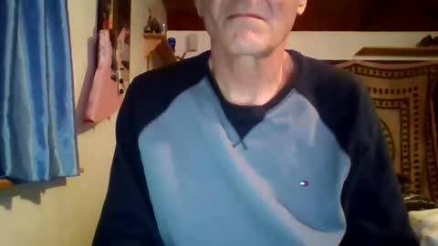 Snapshot of steviehard7 chatting on March 10, 4:38 am steviehard7 online show from March 10, 4:38 am