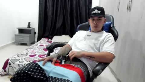 stiven_fox33 online show from November 18, 2:36 am