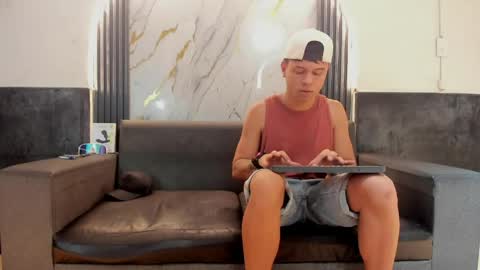 friends online show from May 17, 4:00 am